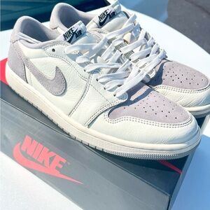 AIR JORDAN 1 RETRO LOW OG ATMOSPHERE GREY M9